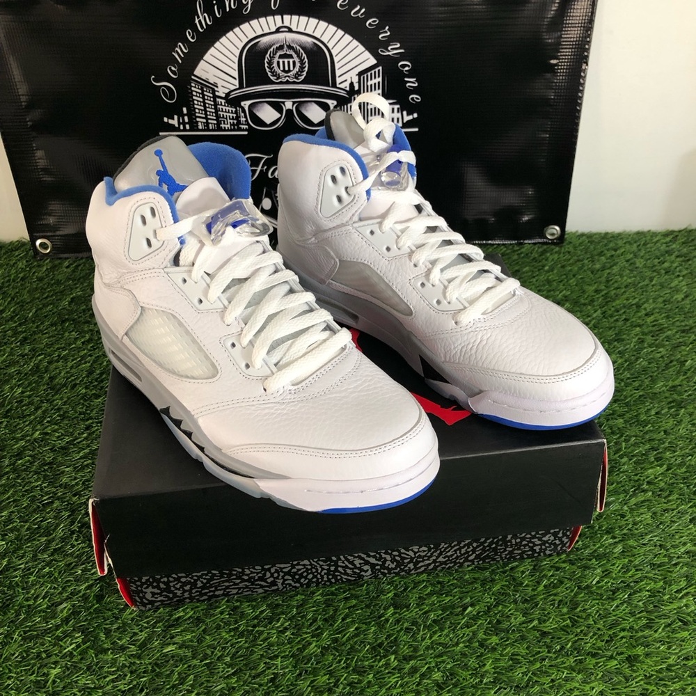 Jordan Men's White and Blue Sneakers